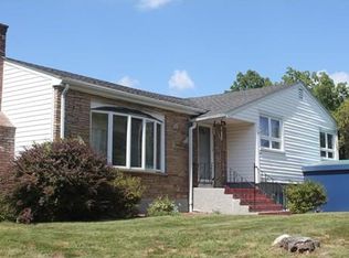 62 Lexington St, Burlington, MA 01803