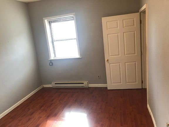 4th image of 211 Bloomfield Ave #1