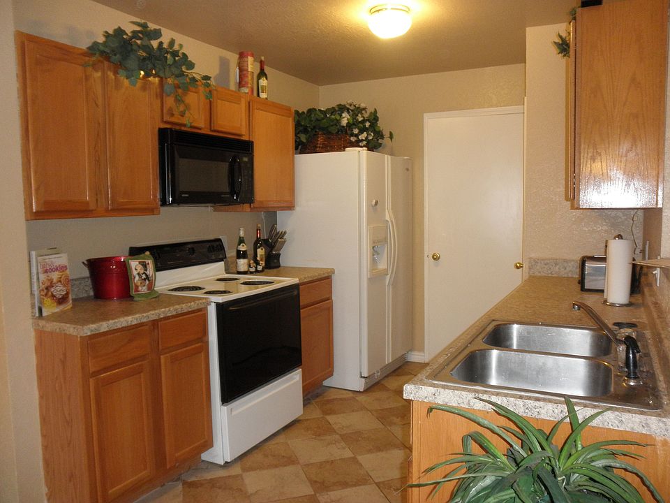 nice kitchen with new countertops