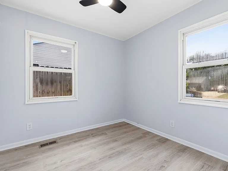 1441 W Lynn Dr — Photo 17