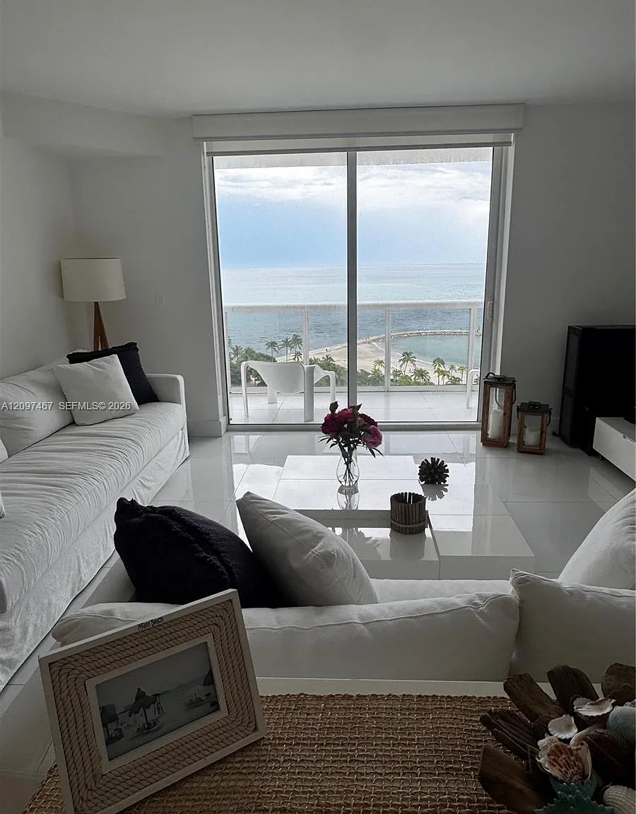 Harbour House — Photo 2