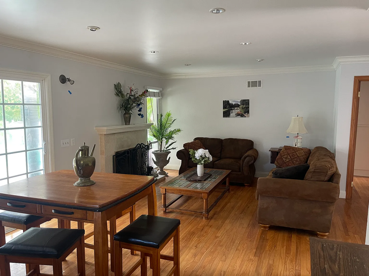 2 bed, 1.5 bath, 1350 sqft, $4,700 — Photo 4