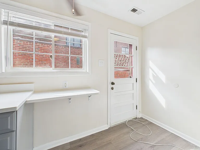 4032 Macarthur Ave #D — Photo 8