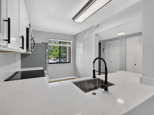 6795 Huntington Lane #201, Delray Beach, FL 33446