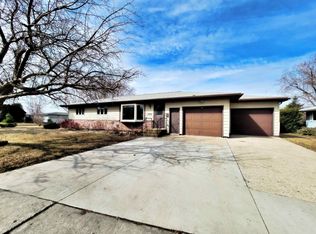1840 9th St SW, Minot, ND 58701