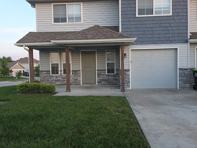 100 Sunflower St — Photo 1