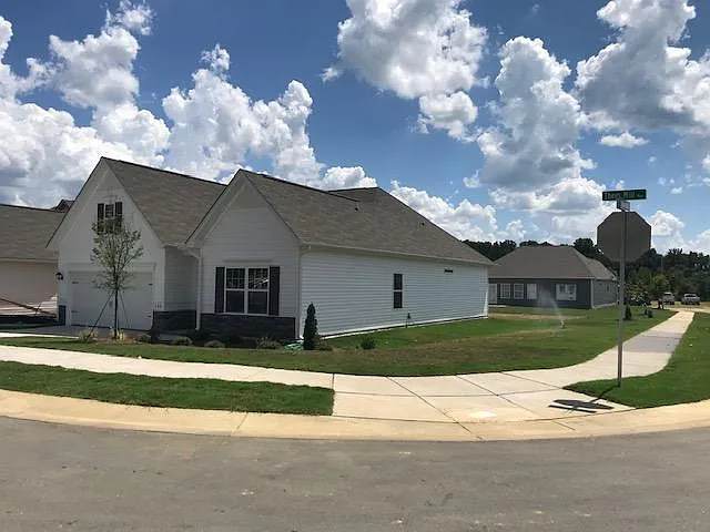 3 bed, 1806 sqft, $1,835 — Photo 4