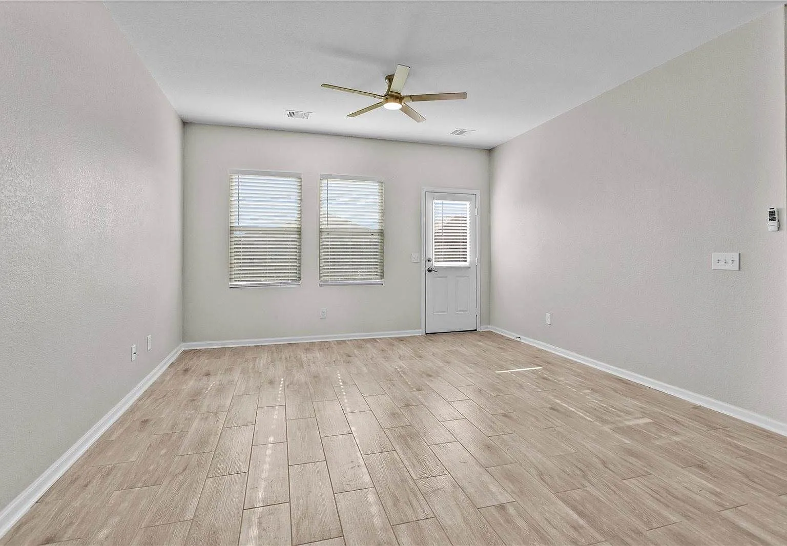 3 bed, 1434 sqft, $1,850 — Photo 4