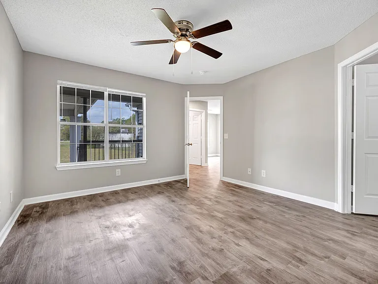 Elm Creek Apartments — Photo 8