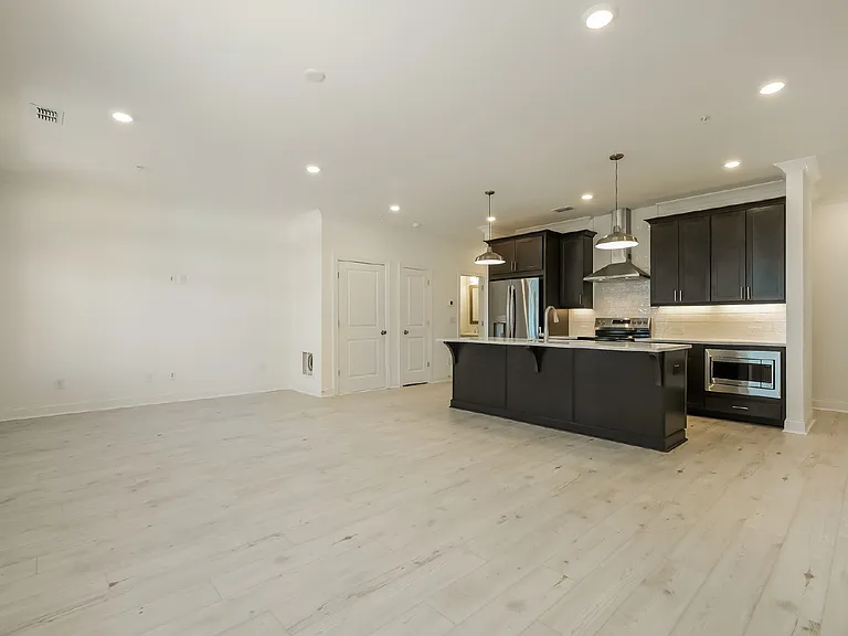 514 Alice Way #MARKET SQUARE AT SAW — Photo 5