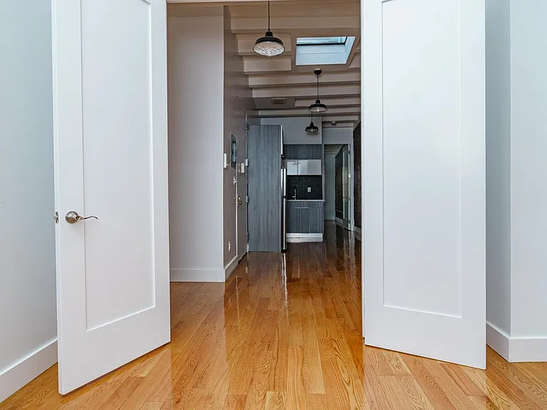 33 Montrose Ave #2L — Photo 13