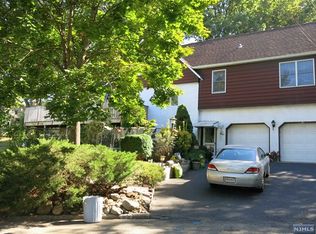95 Lynn Dr, Paramus, NJ 07652