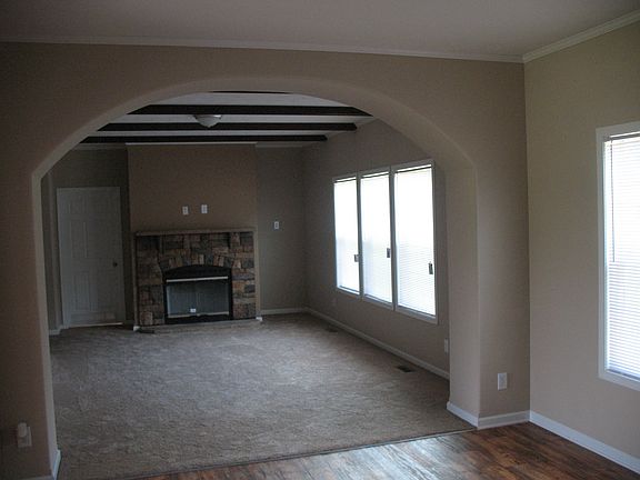 5th image of 189 Leonard Ln