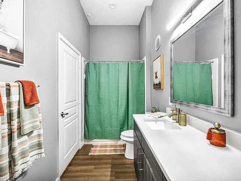 The Quarters Nueces House (Student Housing - Rent by the Bed) — Photo 37