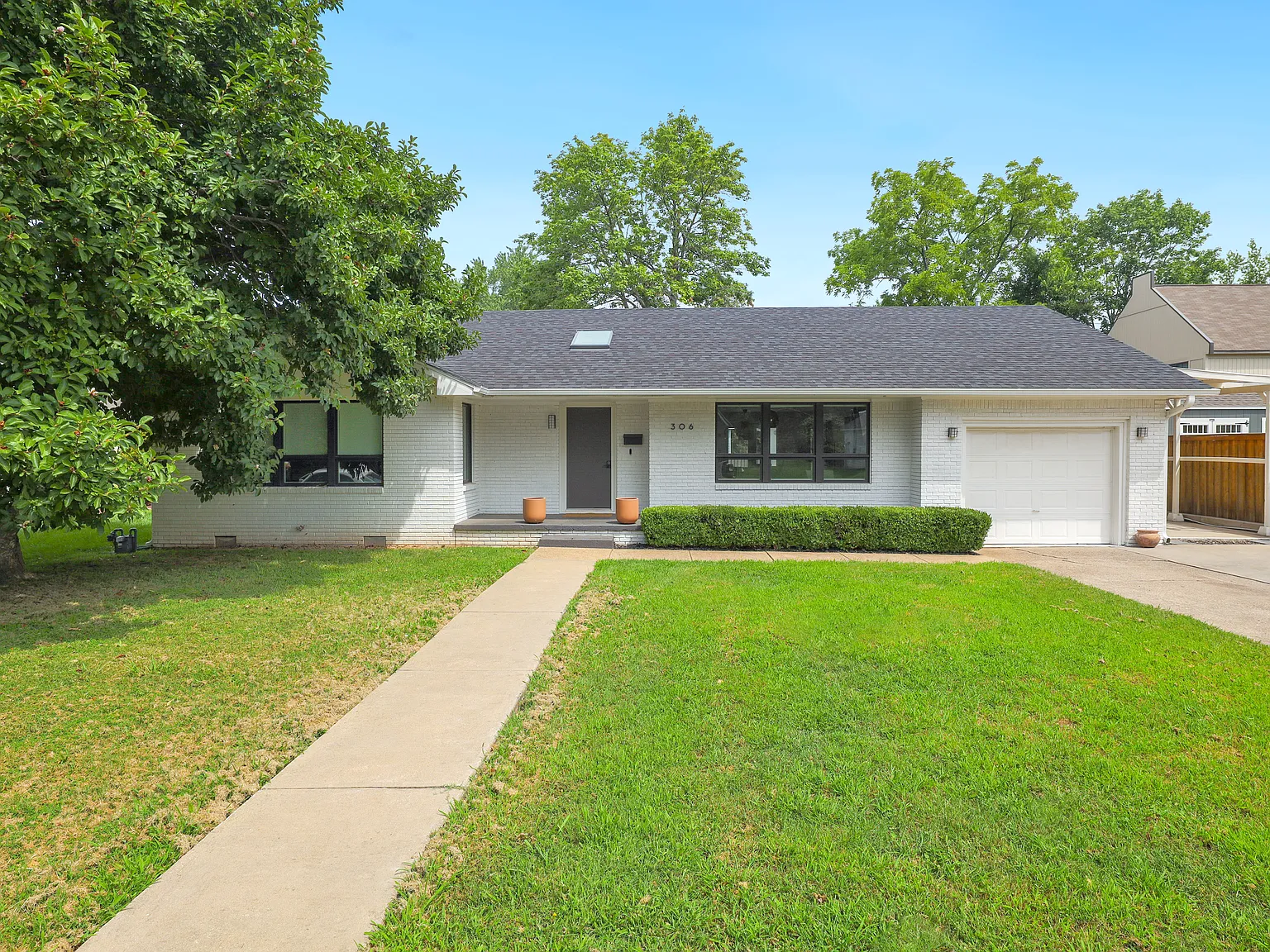 306 NW 6th St — Photo 1