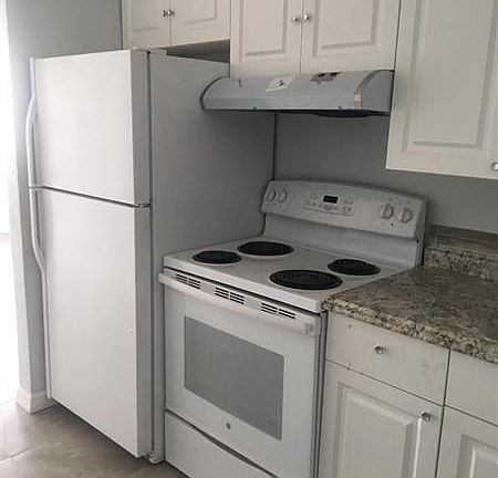 3rd image of 608 5th St APT 5
