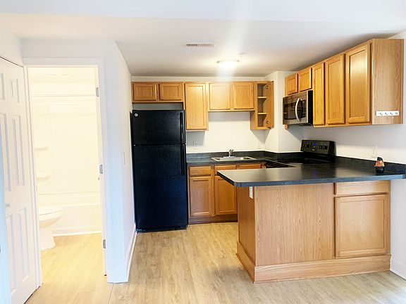 2nd image of 31 Carver St APT E