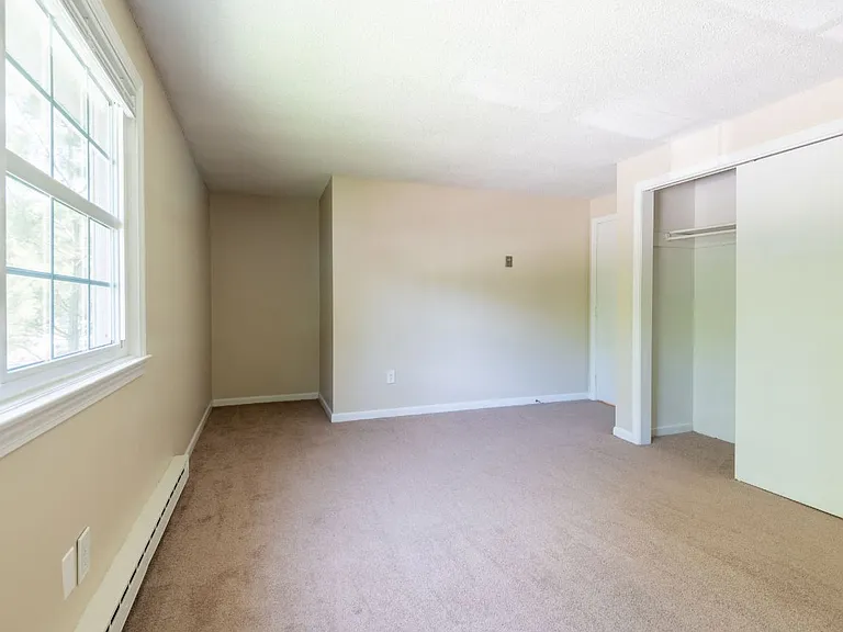 Yarmouth Green Apartment Homes — Photo 12
