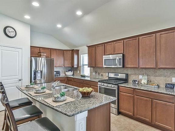 3rd image of 25410 Alverstone Dr
