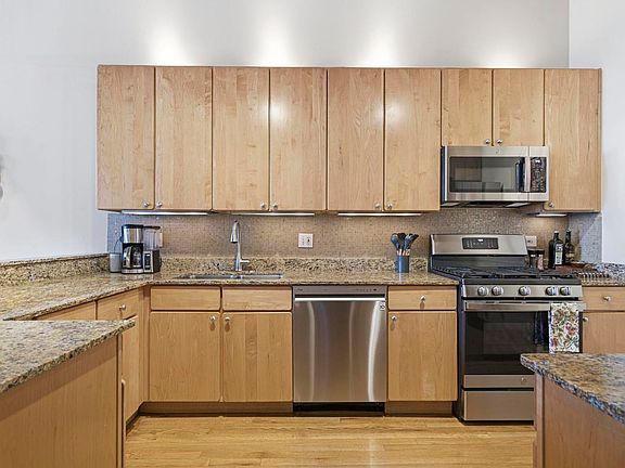 4th image of 2001 S Calumet Ave APT 302