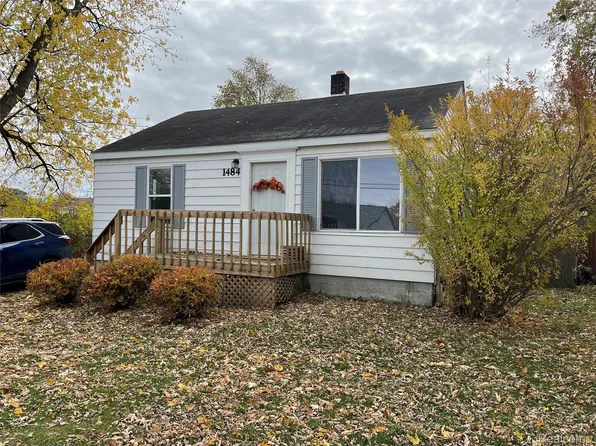 1484 E McLean Ave, Burton, MI 48529