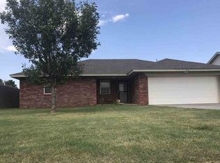 810 Lansbrook Ln, Woodward, OK 73801