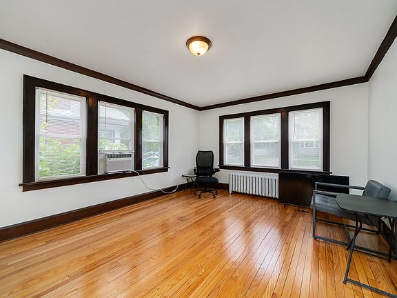 2nd image of 2130 Douglas St #2