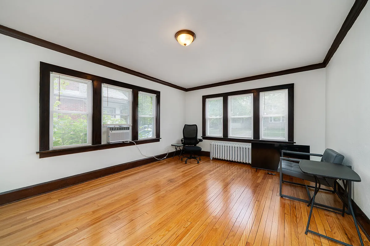 Building Photo - 2130 Douglas St #2