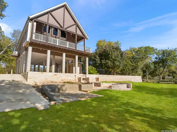 3615 Riverside Dr., Kerrville, TX 78028