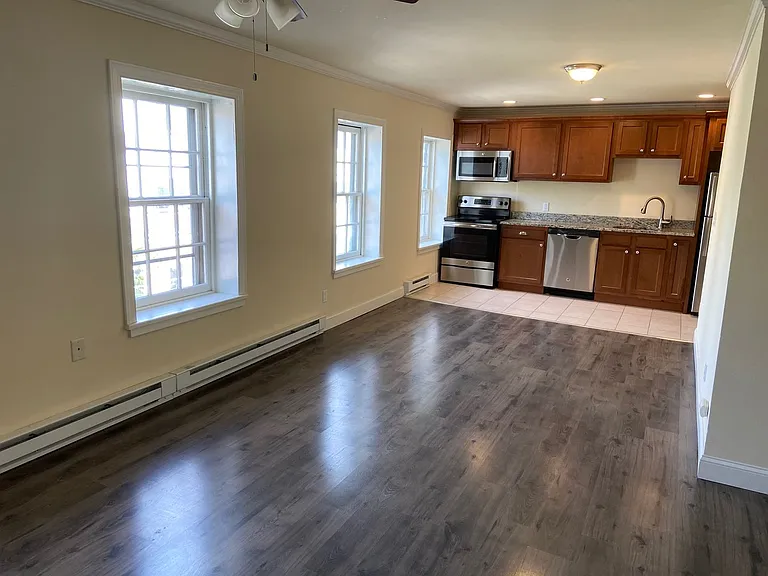 634-640 Walnut St — Photo 6