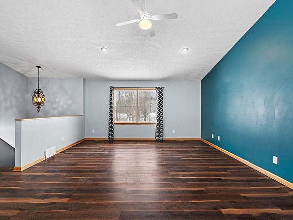 4th image of 852 Eden St