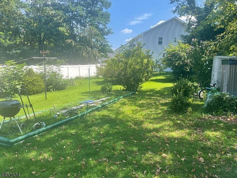 2nd image of 209 Linden Ave