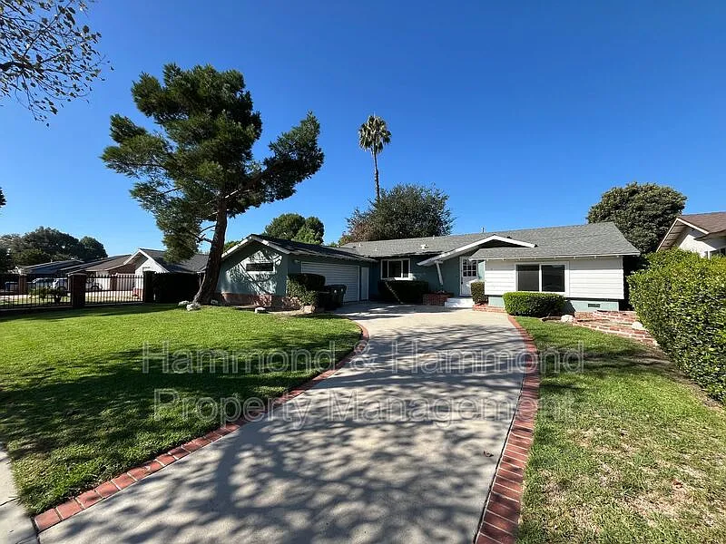 3 bed, 2.0 bath, 1672 sqft, $3,995 — Photo 2