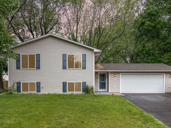 7433 Drew Ave N, Brooklyn Park, MN 55443