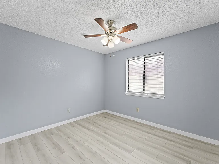 1509 Pecos St — Photo 8