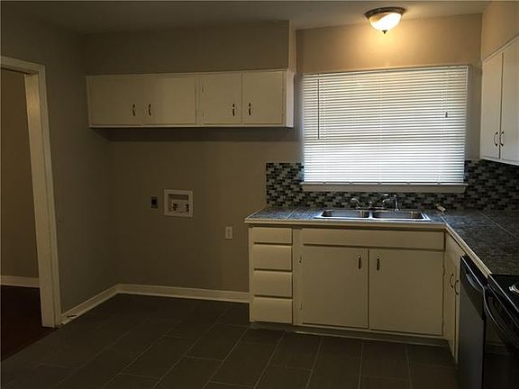 4th image of 3608 Hogan Dr