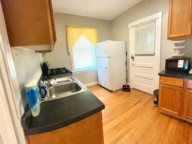 622 Elgin Ave #1W — Photo 6