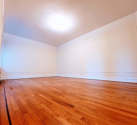 5th image of 27-10 Newtown Ave #2EE