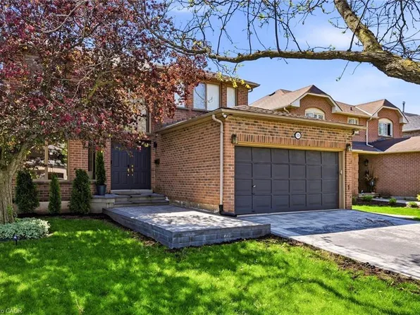 376 Carrier Ln, Oakville, ON L6H 5E9