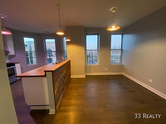 4th image of 1800 S Carpenter St #402