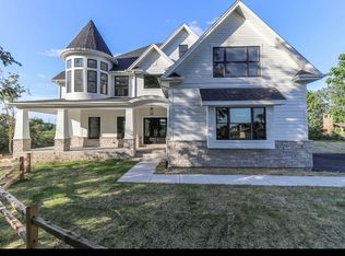 9 Normandee Ct, Burr Ridge, IL 60527