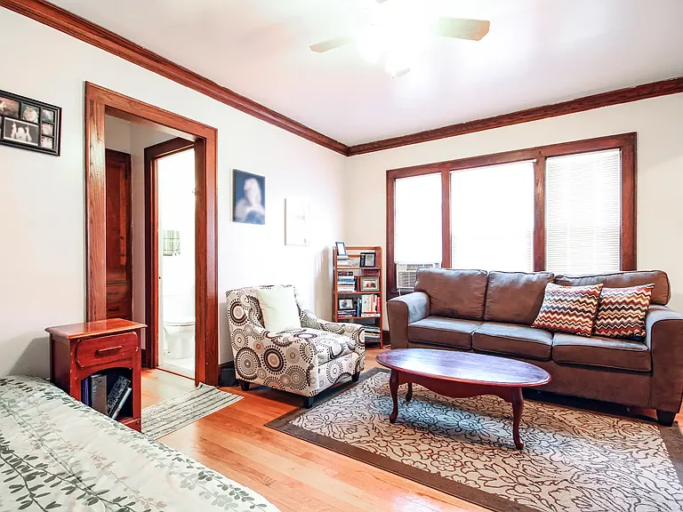 1 Bedroom (Living Room) (North/South Courtyard)