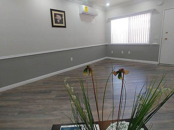 4th image of 11737 Vanowen St APT 212