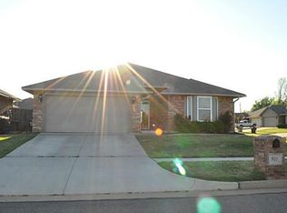 901 Harvest Dr, Yukon, OK 73099