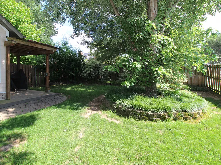 1401 NE Dysart Woods Ln — Photo 34