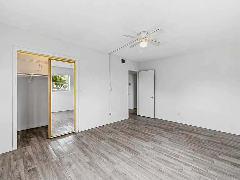 400 SE 31st St #1 — Photo 10