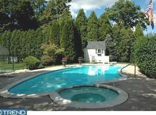 1320 Cinnamon Dr, Fort Washington, PA 19034