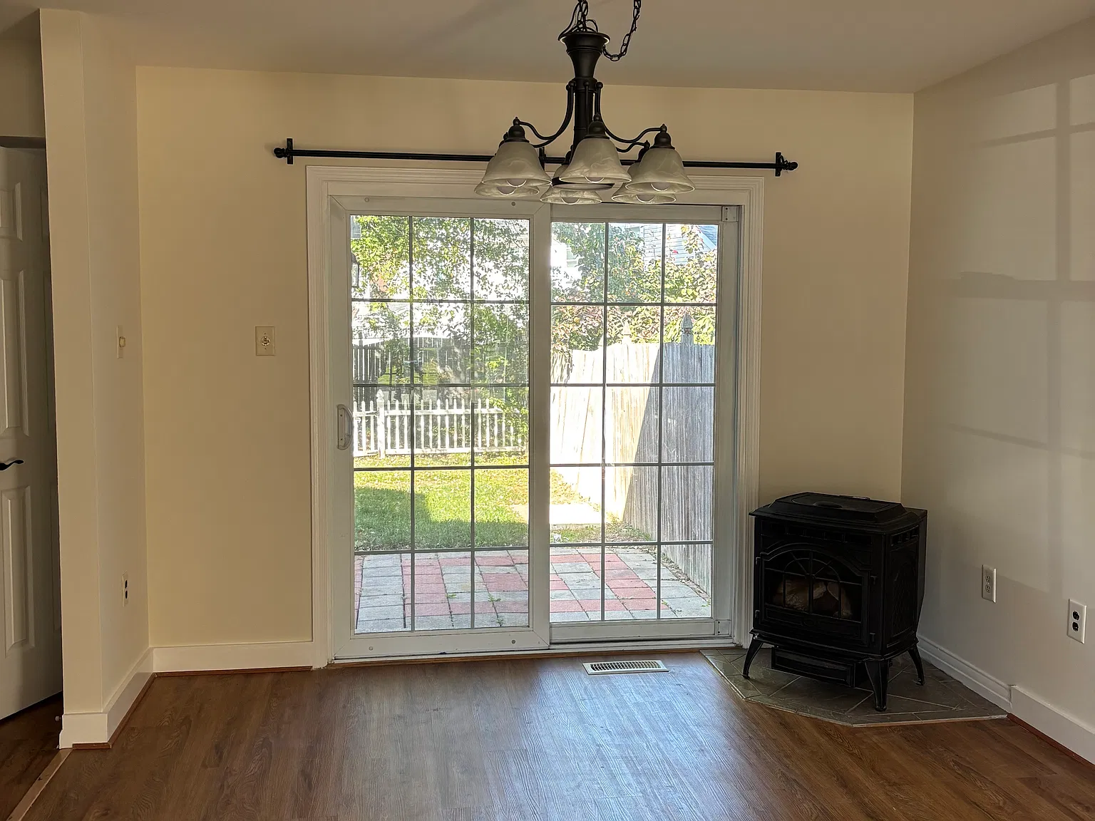 2 bed, 1.5 bath, 1296 sqft, $2,300 — Photo 3