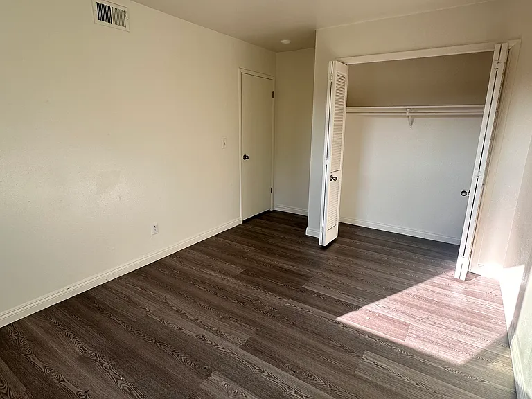 7830 Sinaloa Ave — Photo 8