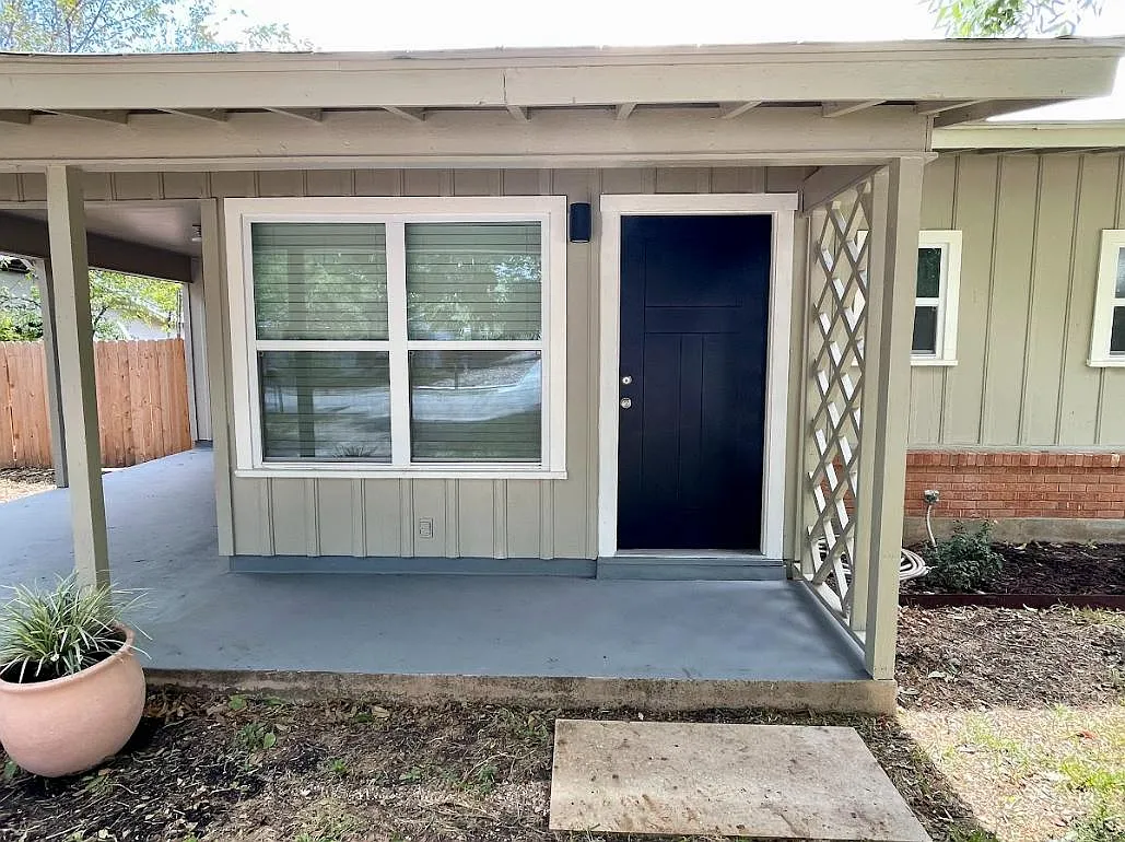 3 bed, 1300 sqft, $2,700 — Photo 3